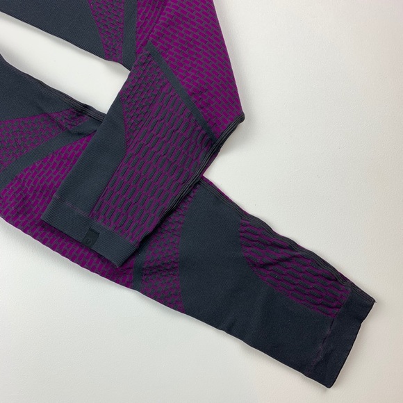 🎉SOLD🎉Lululemon Size 6 All About Bass Leggings - Picture 5 of 8